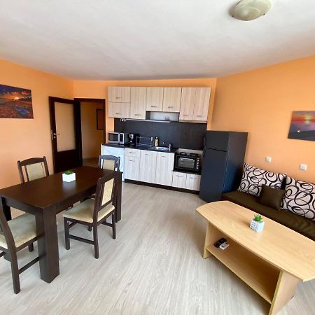 Cozy Apartment In The Center Of Primorsko Eksteriør billede